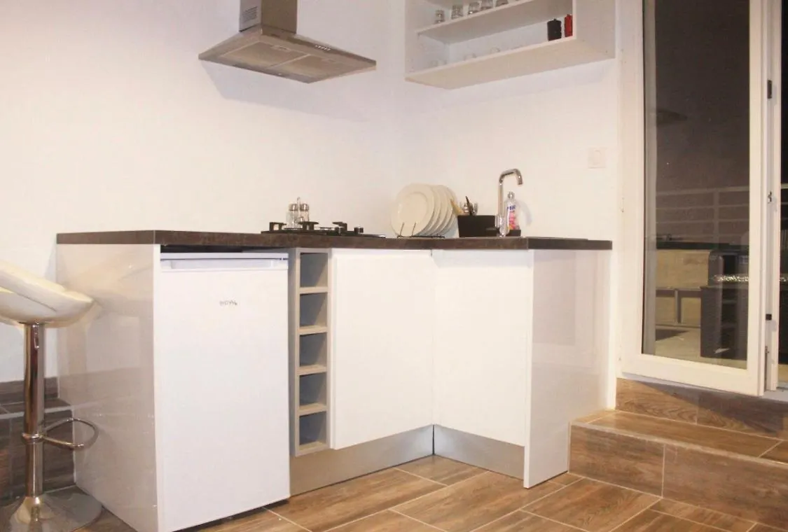 Appartements Meublees A Cote De L'Aeroport Marseille Provence Marignane France